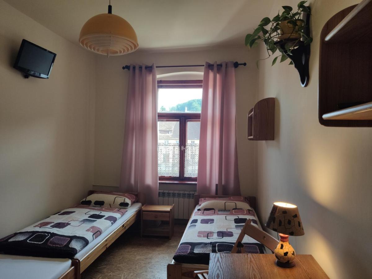 Apartamenty I Pokoje Goscinne "Wacus" Srebrna Góra Exteriör bild