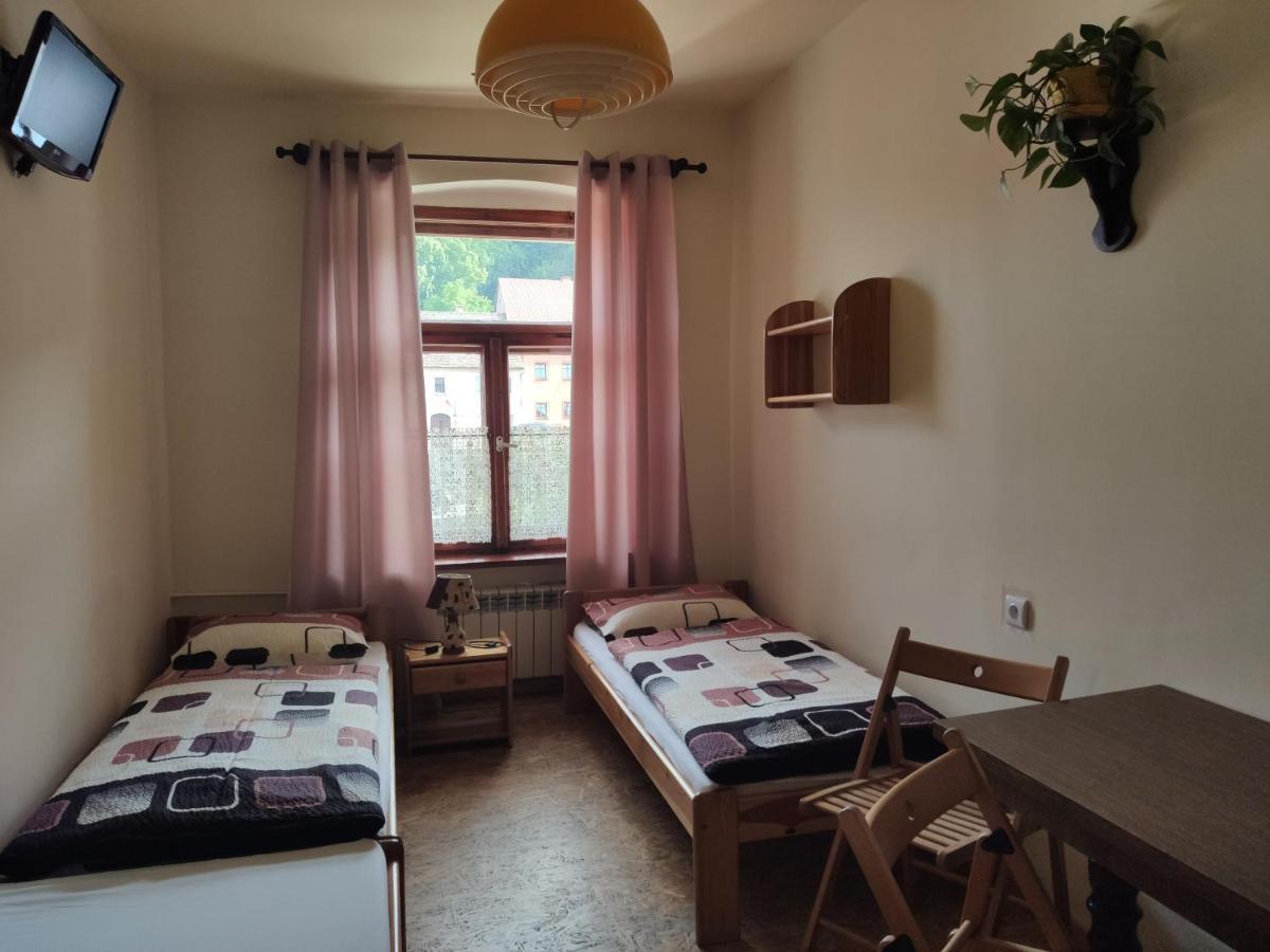 Apartamenty I Pokoje Goscinne "Wacus" Srebrna Góra Exteriör bild