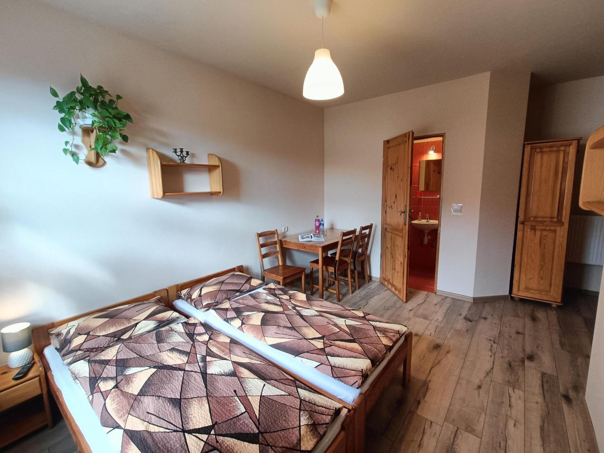 Apartamenty I Pokoje Goscinne "Wacus" Srebrna Góra Exteriör bild