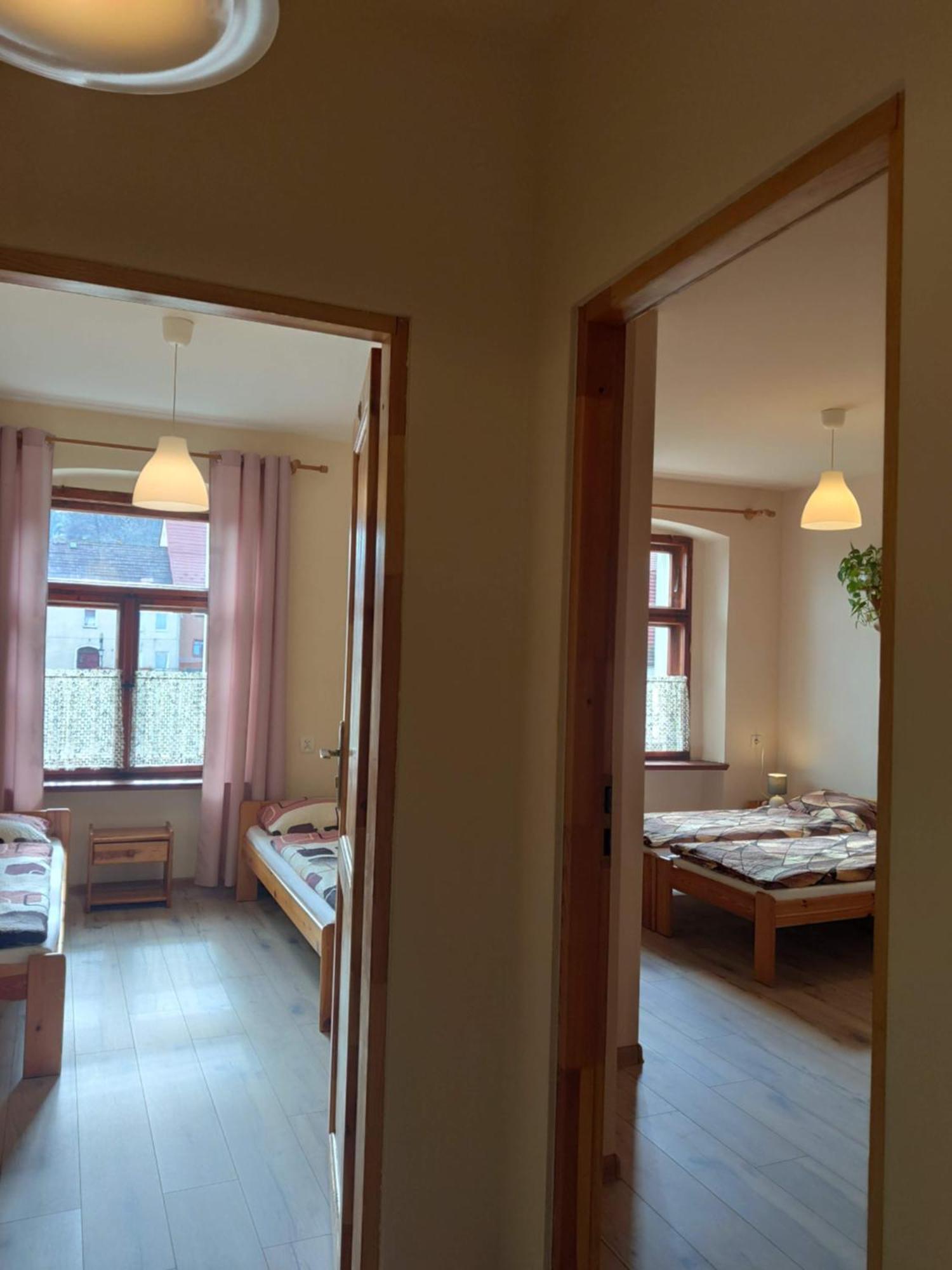 Apartamenty I Pokoje Goscinne "Wacus" Srebrna Góra Exteriör bild