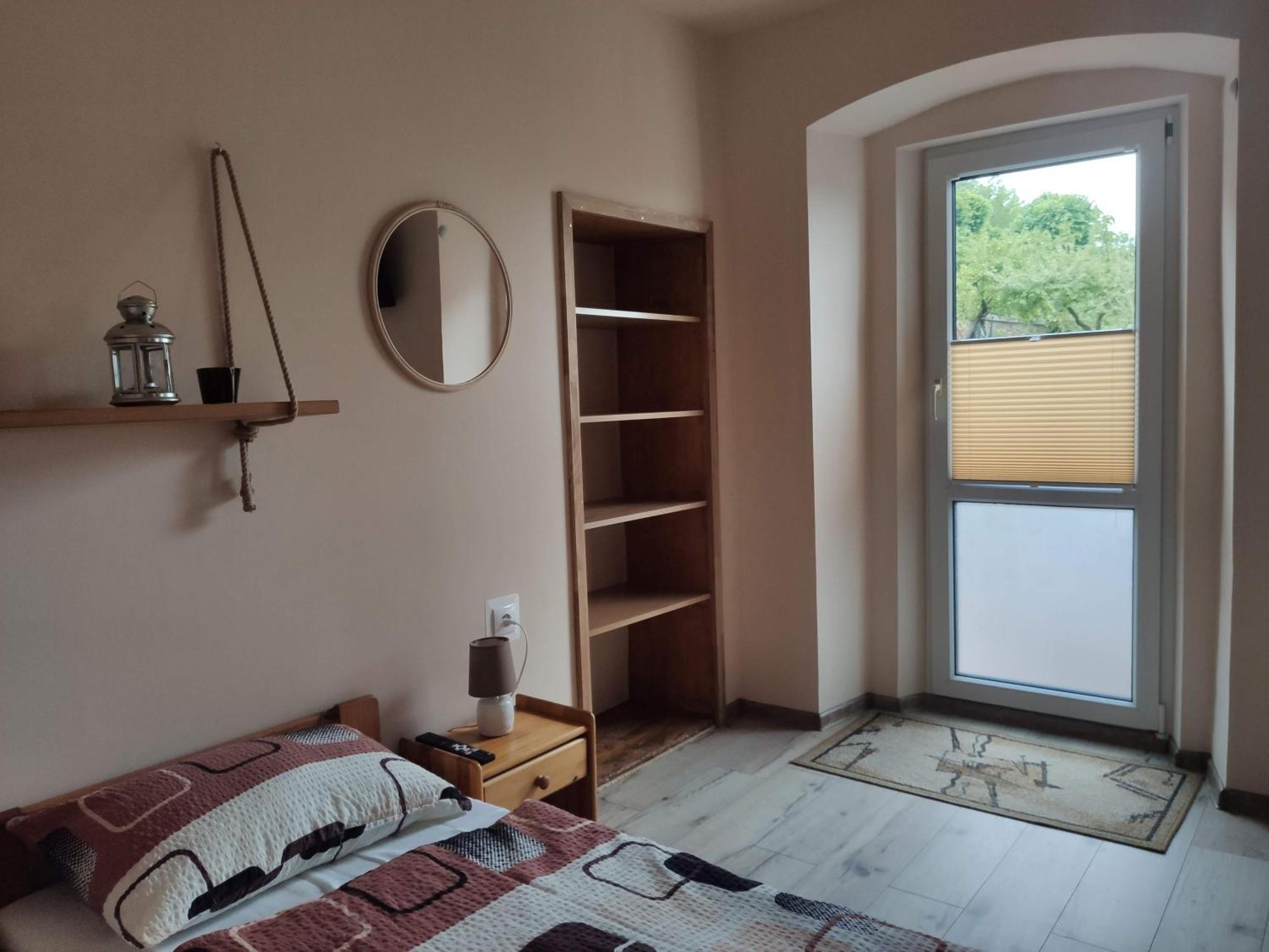 Apartamenty I Pokoje Goscinne "Wacus" Srebrna Góra Exteriör bild