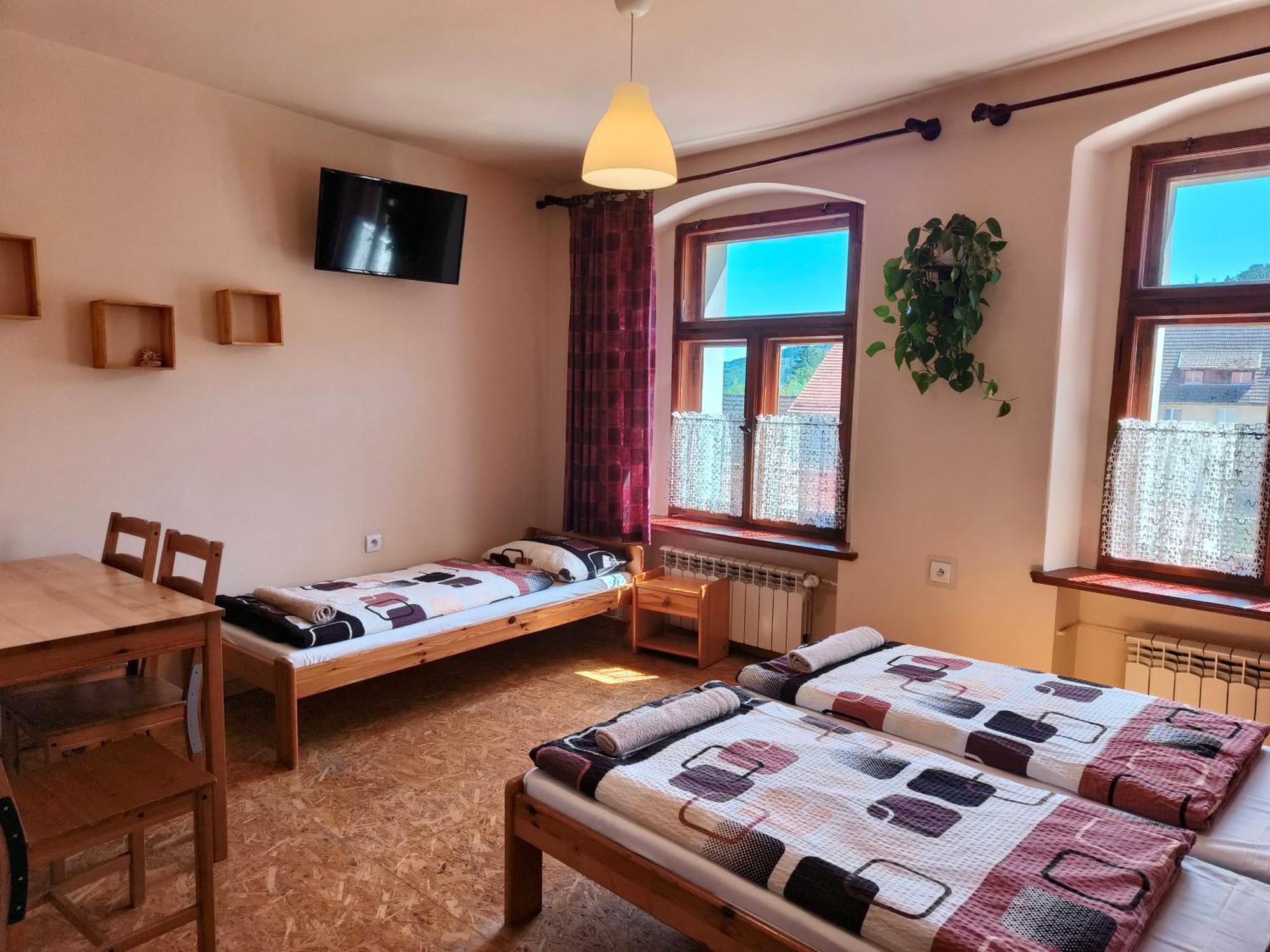 Apartamenty I Pokoje Goscinne "Wacus" Srebrna Góra Exteriör bild