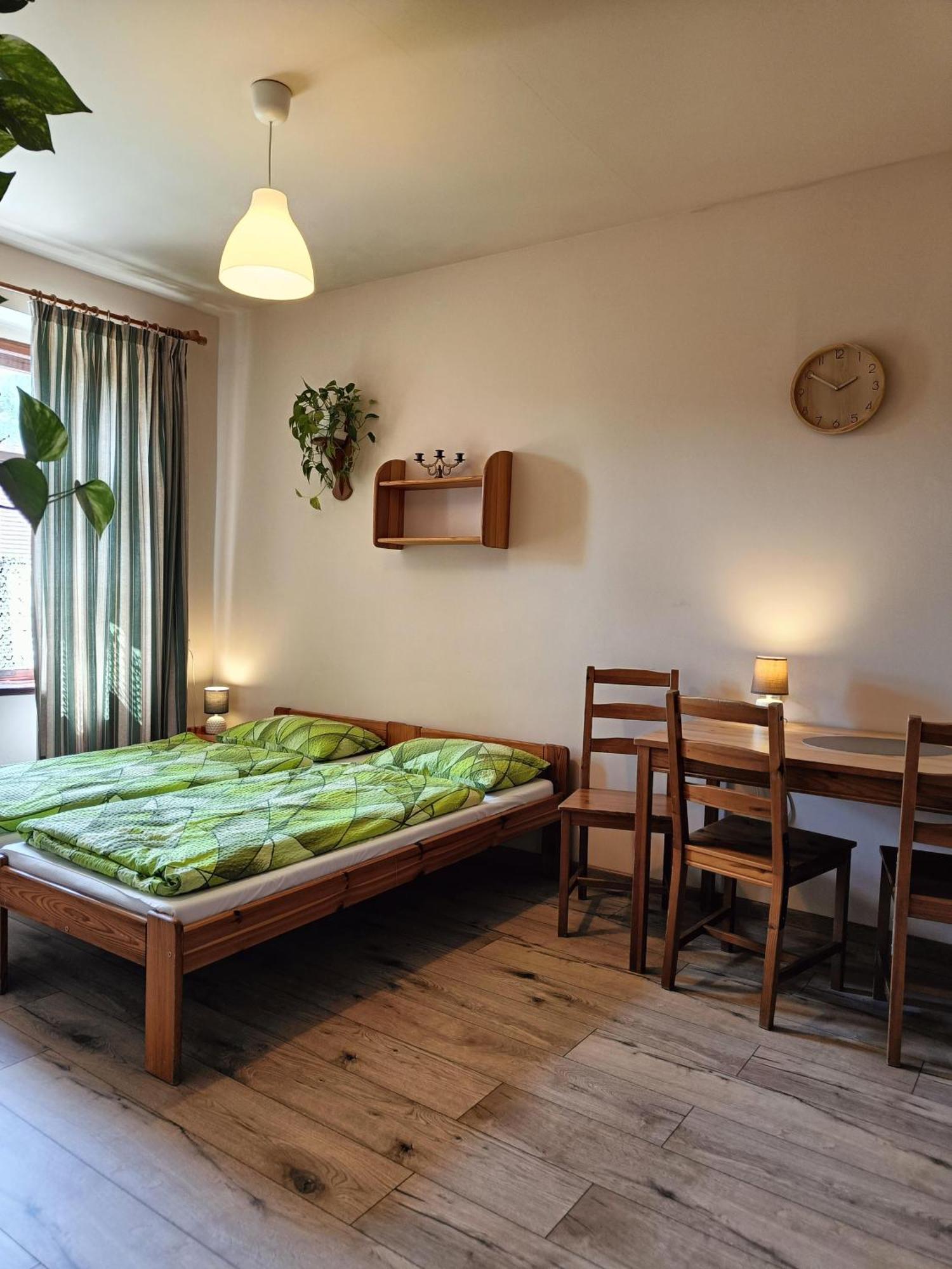 Apartamenty I Pokoje Goscinne "Wacus" Srebrna Góra Exteriör bild
