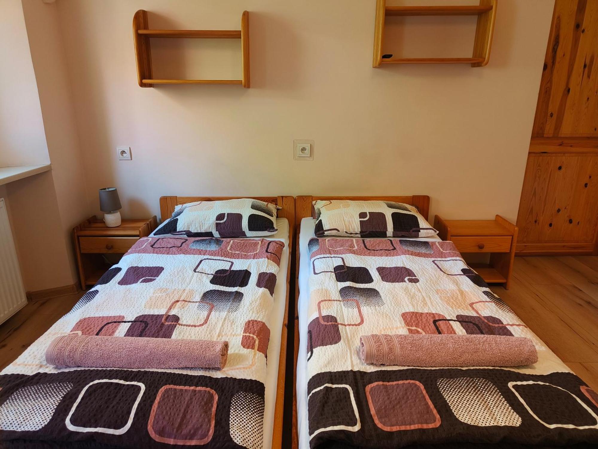 Apartamenty I Pokoje Goscinne "Wacus" Srebrna Góra Exteriör bild